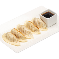 Гёдза со свининой, пекинской капустой и зеленью