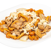 Свинина с яйцом и опятами