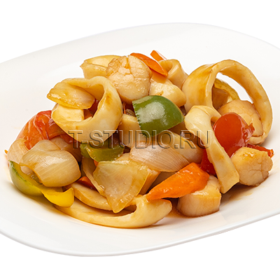 Гребешок с кальмаром и овощами