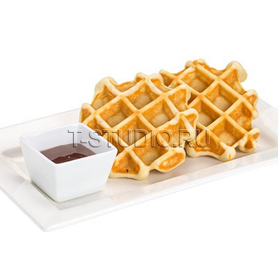 Вафли бельгийские с шоколадным сиропом