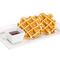 Вафли бельгийские с шоколадным сиропом