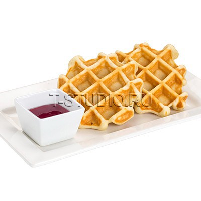 Вафли бельгийские с сиропом лесные ягоды