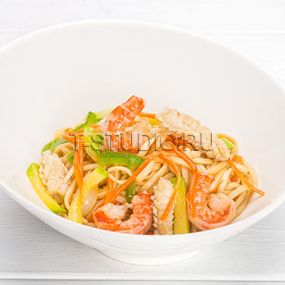 Лапша с морепродуктами и устричным соусом