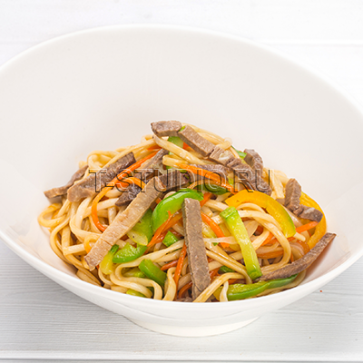 Лапша с говядиной и устричным соусом